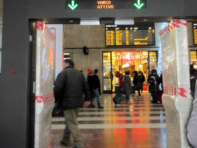 Stazione Santa Maria Novella varchi gate binario 16 piazzale Montelungo