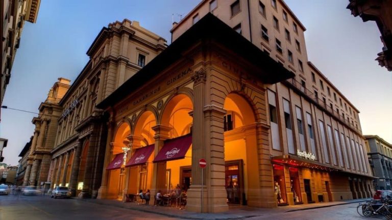 L’Hard Rock Cafè cerca il personale su Facebook