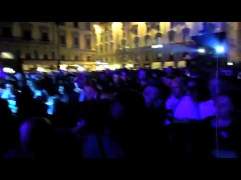 Concerto Hard Rock Cafe: volano cazzotti, in mezzo alla folla / VIDEO