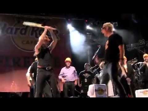 Hard Rock Cafe: battesimo ”elettrico”