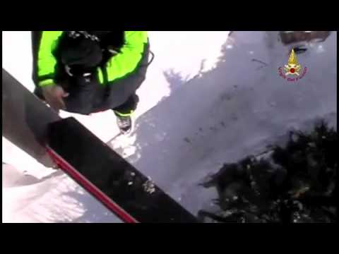 Neve, salvati con l’elicottero
