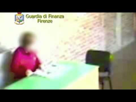 Scoperta una falsa cieca: lavorava come bidella