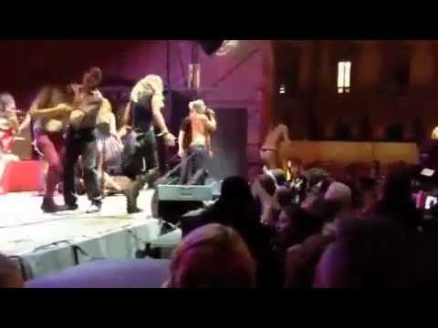In 10mila per Iggy Pop, delirio in piazza per l’Iguana del rock