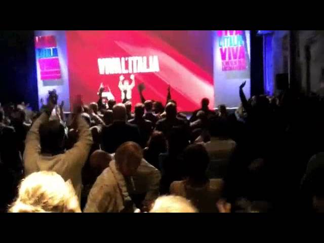 Renzi sul palco della Leopolda 2012