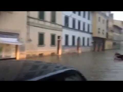 Via Coluccio Salutati allagata
