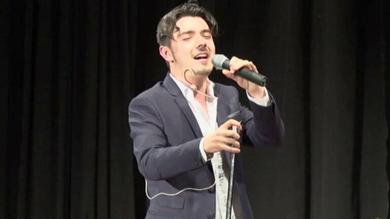 Vassallo, il giovane che canta la Toscana