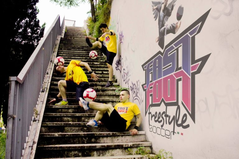 A Firenze arrivano i ”pazzi” del pallone / VIDEO