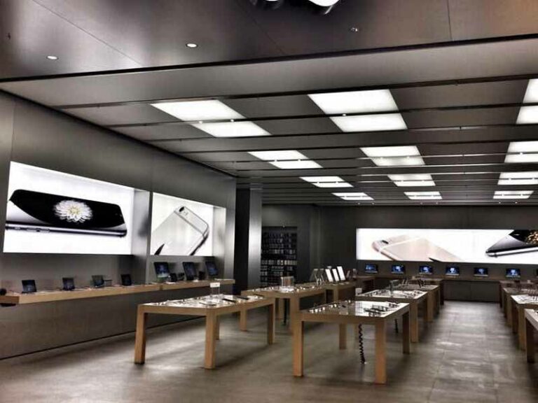 Apple store. Tutto pronto per l’apertura