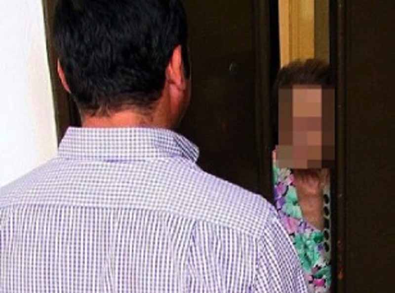 Si fingono delle forze dell’ordine per truffare un’anziana