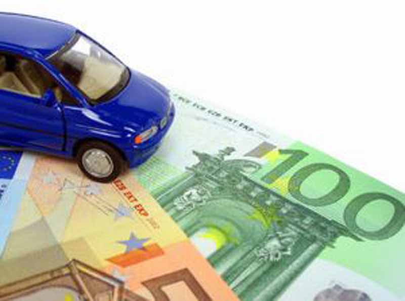 Crisi, i fiorentini rinunciano all’auto. O provano a consumare meno