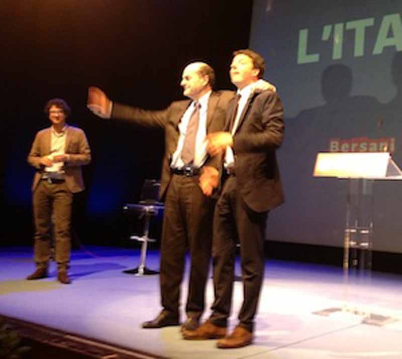 Bersani e Renzi fianco a fianco: ”Firenze è con l’Italia giusta” / FOTO – VIDEO