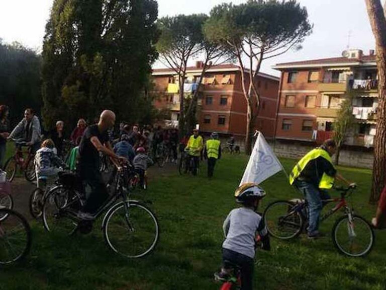 Adulti e bambini, tutti in bicicletta per l’Anconella
