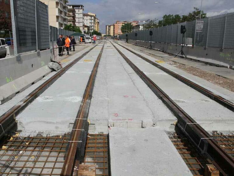 Tramvia, cambia il cantiere a Novoli. E lavori al centro di viale Morgagni