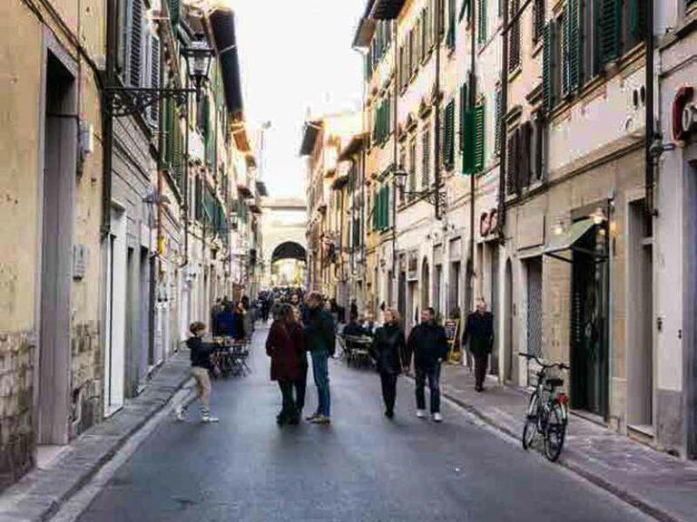 Tra ristoranti e aperitivi, viaggio in Borgo La Croce