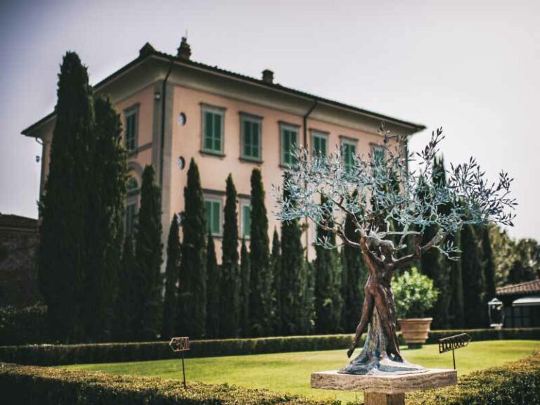 Al Borro l’arte entra in vigna