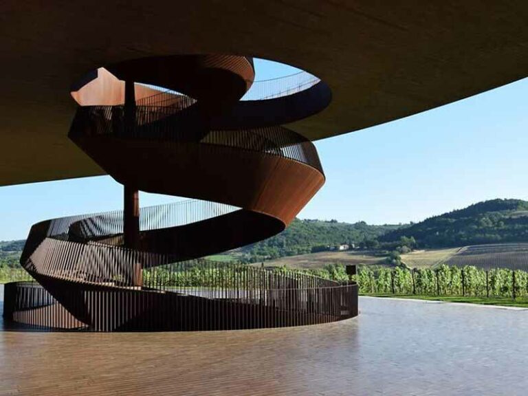 Degustare un buon vino in Toscana, tra cantine e musei