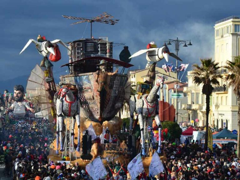 Il programma della prima sfilata del carnevale di Viareggio 2019
