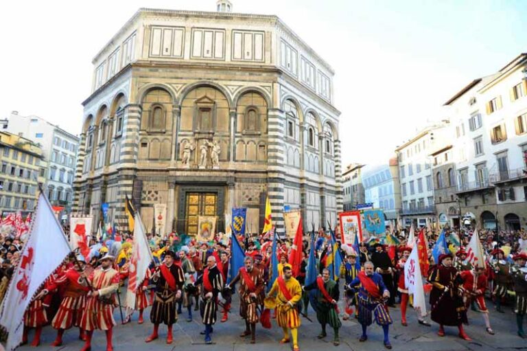 Cavalcata dei magi. A Firenze oro, incenso e mirra