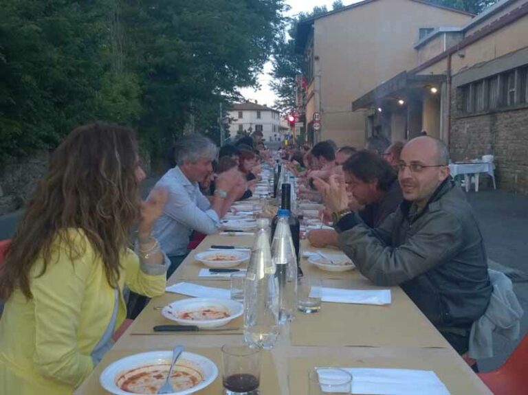 Tutti a tavola, da buoni vicini