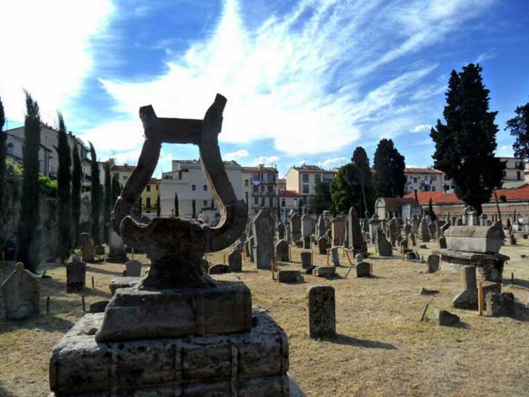 Il cimitero ebraico di Firenze torna a nuova vita