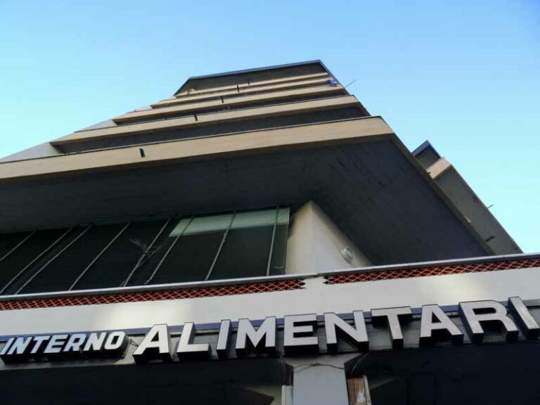 Dai negozi agli uffici, i servizi aperti d’agosto a Firenze