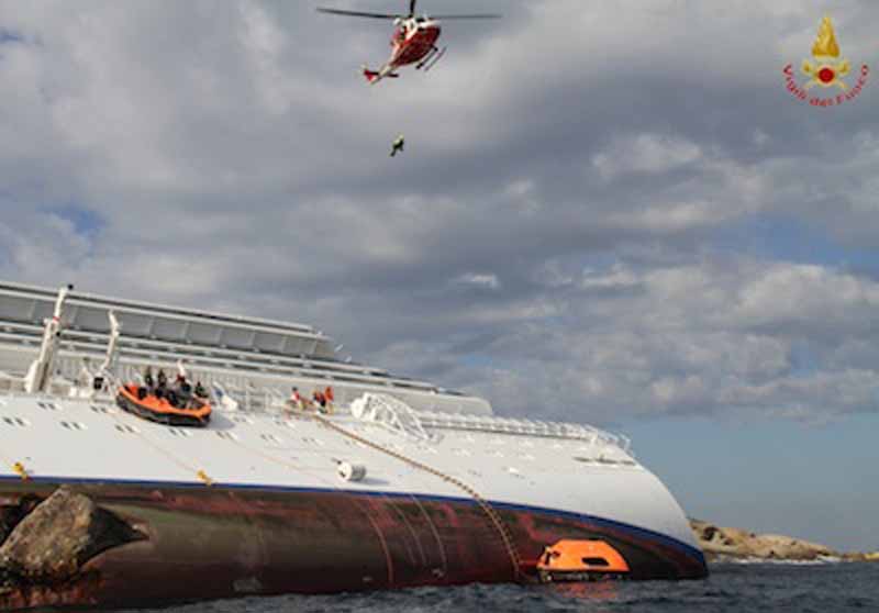 Concordia, ripreso il processo. Schettino in aula, c’è anche Domnica
