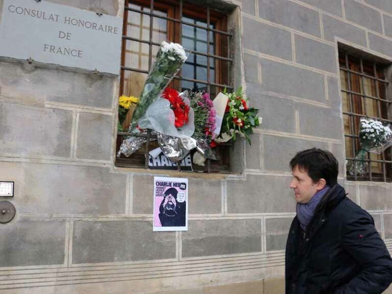 Charlie Hebdo: Nardella e Rossi dalla console francese. Poi la fiaccolata