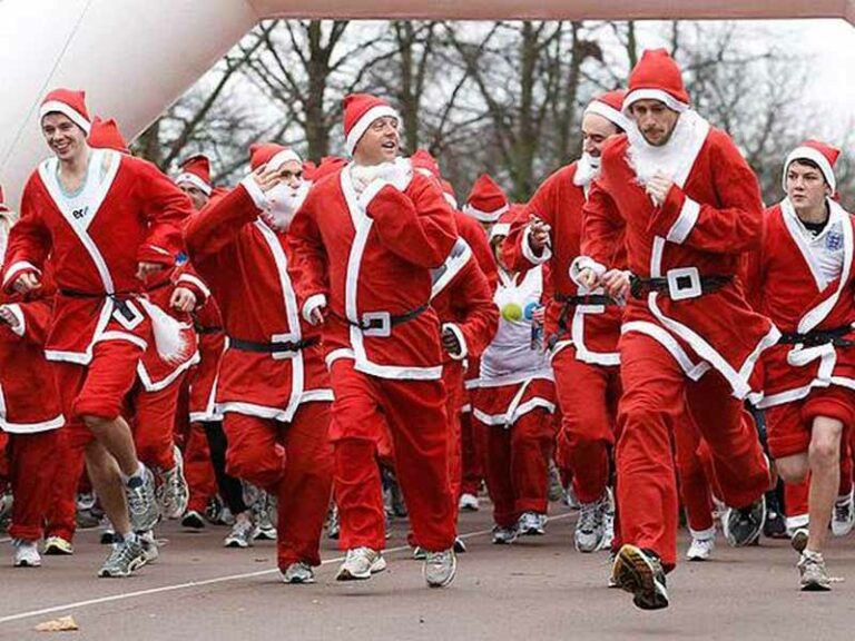 Cercasi babbi Natale, per correre in centro