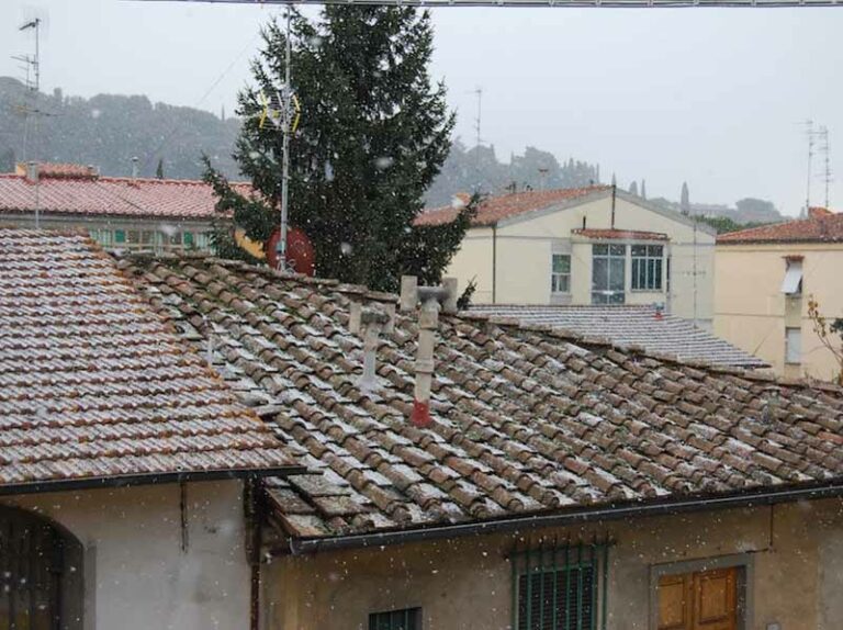 La sorpresa del 31 dicembre: nevica a Firenze