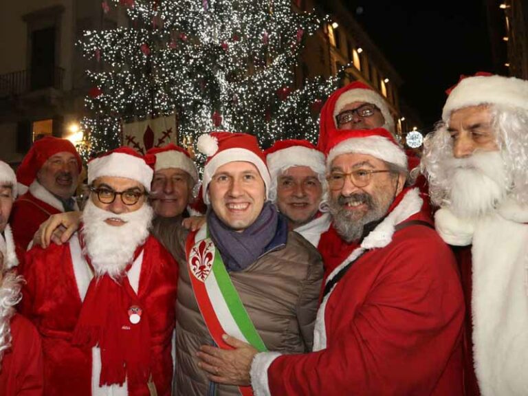 Si accendono le luci, a Firenze è iniziato il Natale