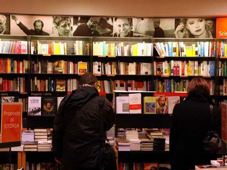 Apre la libreria Feltrinelli alla stazione di Firenze