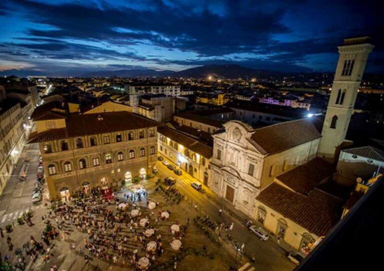 Balli in piazza Ognissanti per la festa francese
