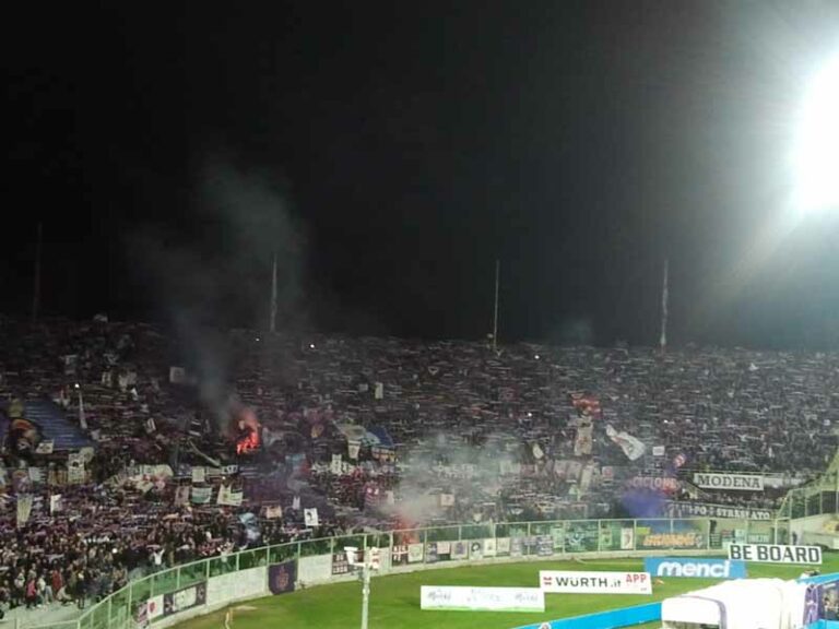 Crollo viola al San Paolo. Il Napoli vince 4-1