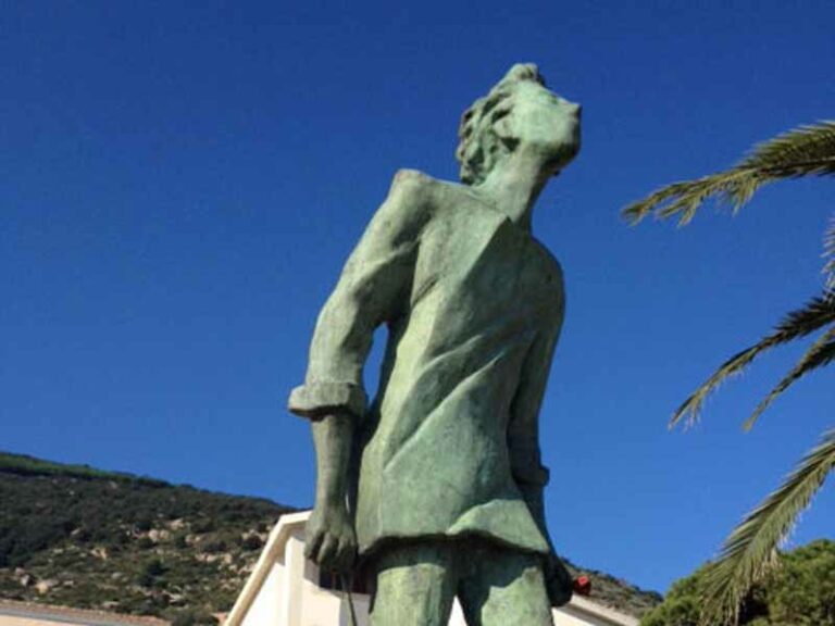 Concordia, inaugura la statua di Talani