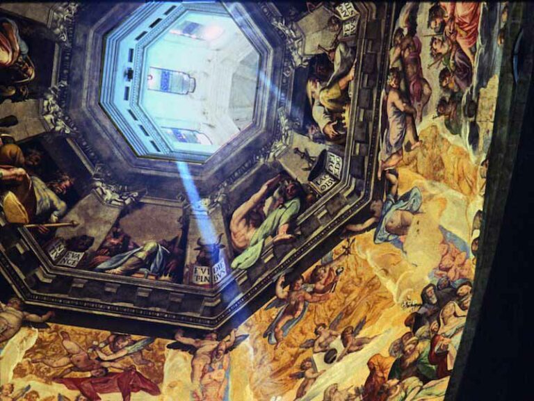 Duomo, il sole passa nello gnomone: come assistere allo spettacolo
