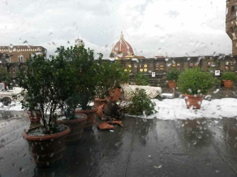 Grandinata record: chiusi Uffizi, Pitti, San Marco e Giardino di Boboli