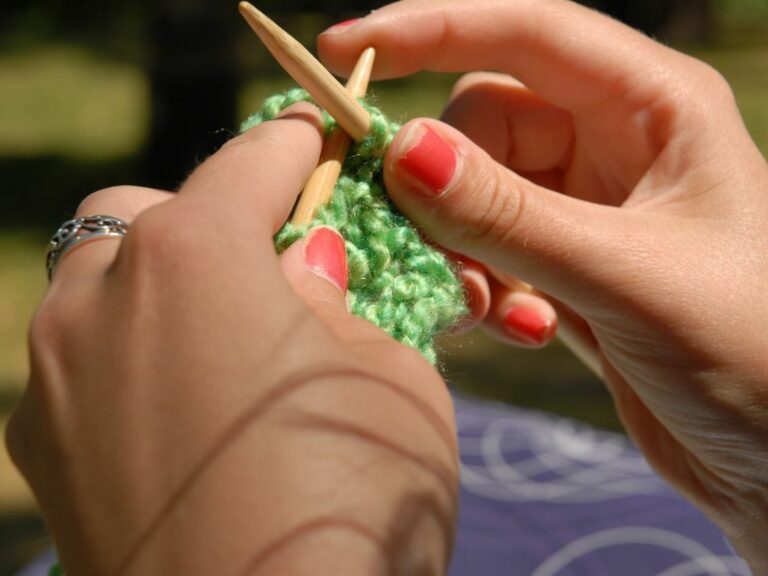 Uncinetto contro la crisi, ecco il Knit Café