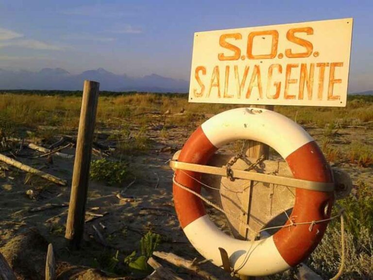 Sciopero dei baywatch versiliesi
