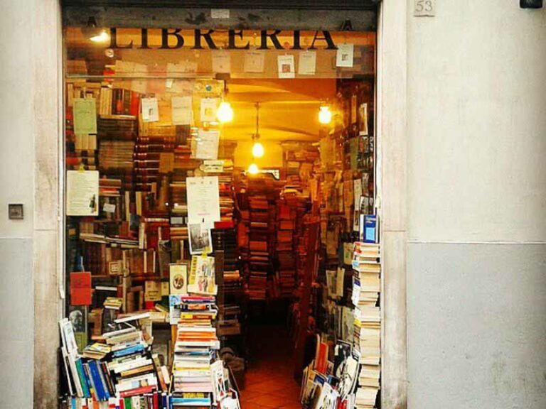 In piazza Ciompi  la fiera delle librerie indipendenti