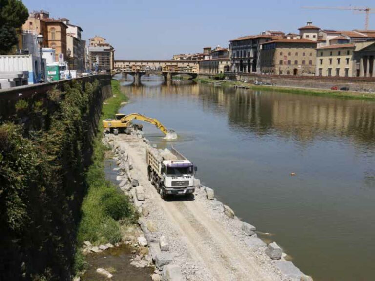 Lungarno Torrigiani, stop ai pedoni