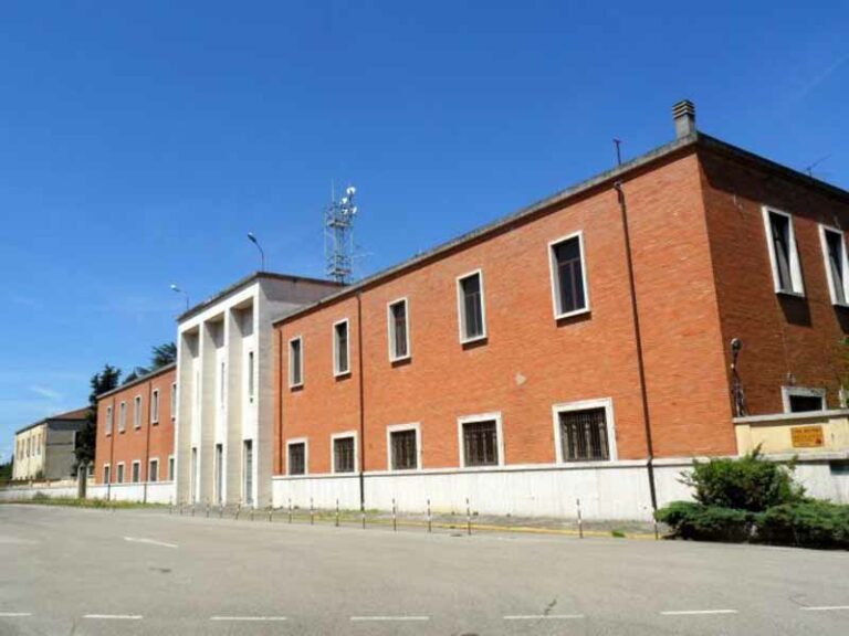 Da caserma a casa per le giovani coppie, nuova vita per l’ex Lupi di Toscana