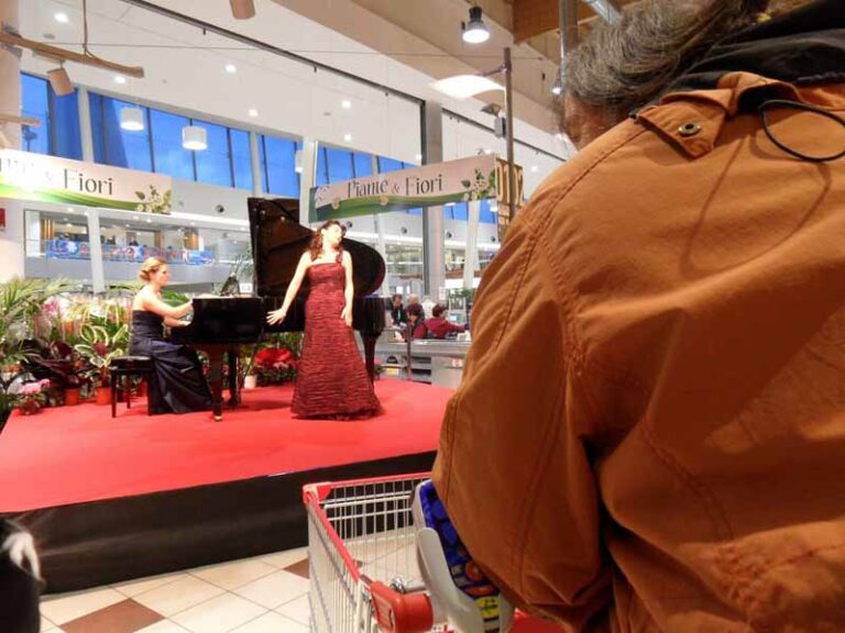La ”Traviata” al supermercato