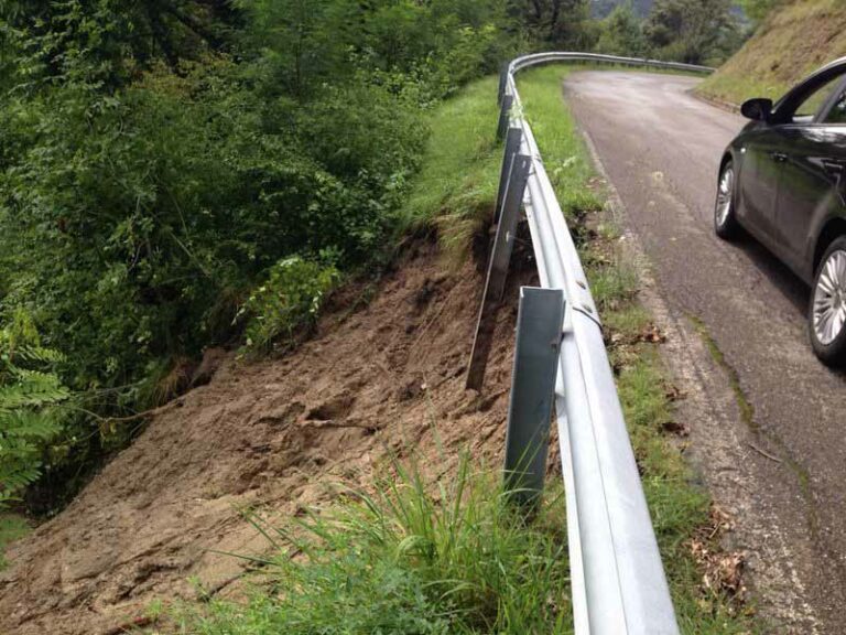 Allagamenti, frane e smottamenti: bomba d’acqua in Mugello