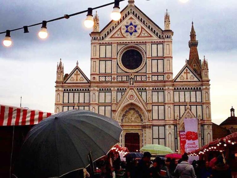 Torna il mercato tedesco: in piazza Santa Croce si accende il Natale