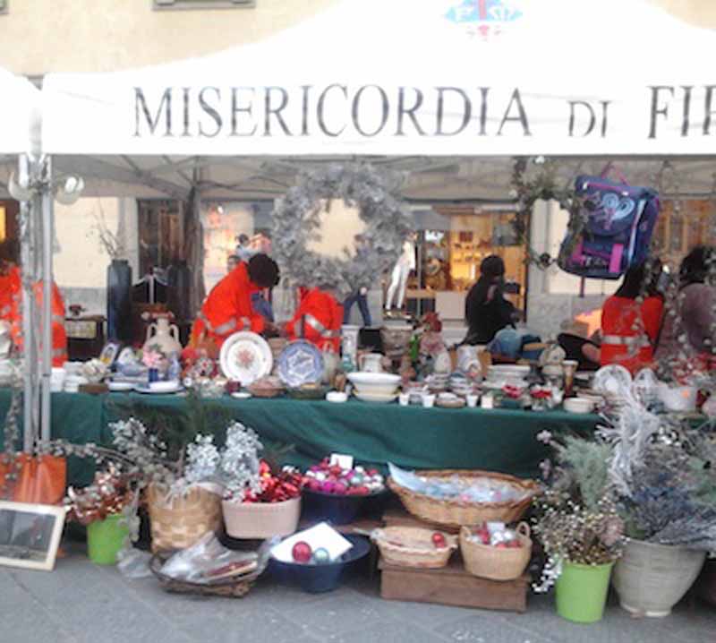 In piazza San Giovanni torna il mercatino di beneficenza
