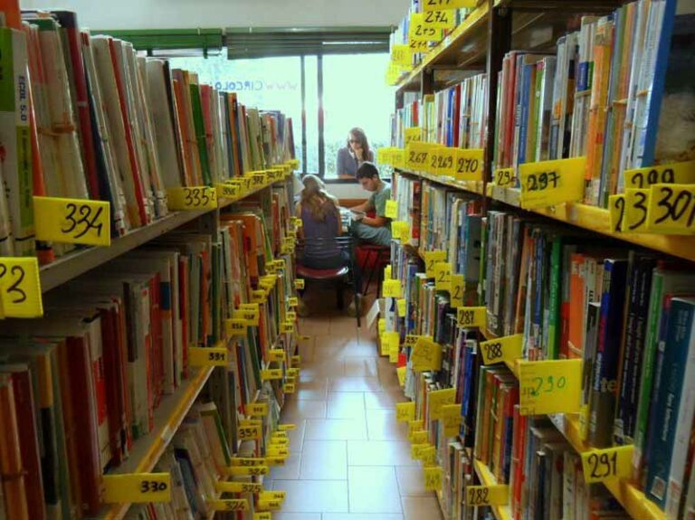 Libri scolastici usati, riapre il mercatino dell’Isolotto