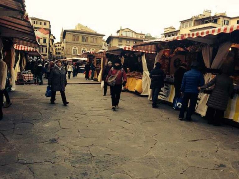 Addio S. Croce (per ora): il mercato di Natale tedesco in piazza del Carmine