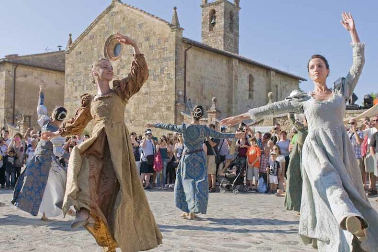 Sulla macchina del tempo. Fino a Monteriggioni
