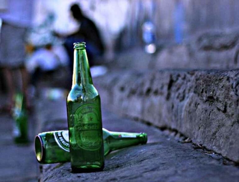 Vende alcol a 14enne, licenza sospesa ad un minimarket