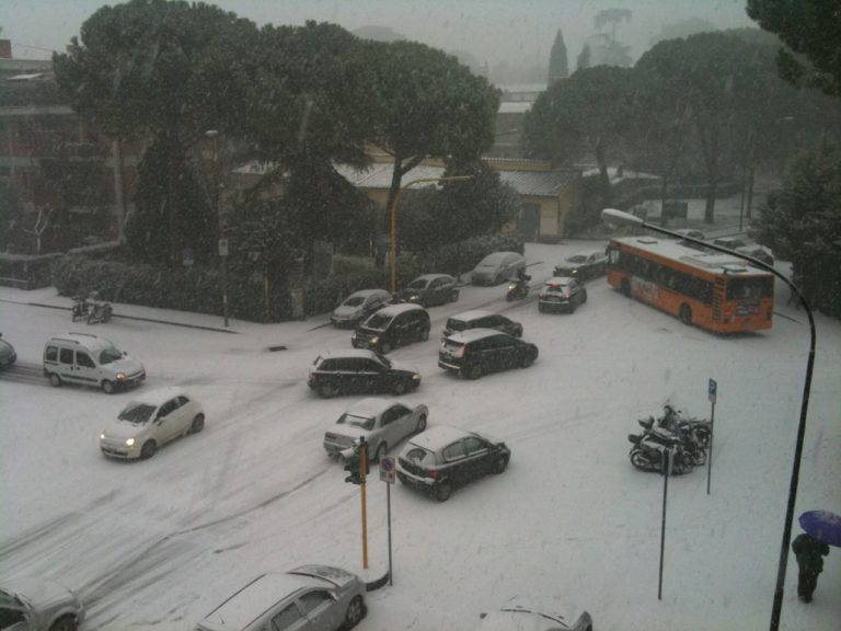 Neve e disagi, multa milionaria per le Ferrovie